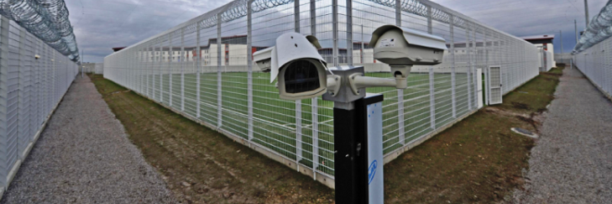 Як убезпечити в'язниці за допомогою систем відеоспостереження фото